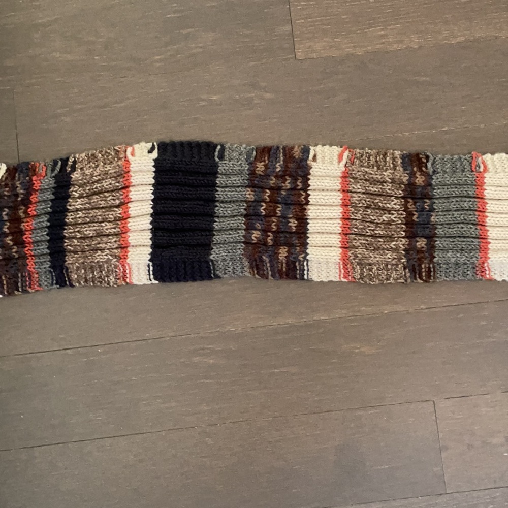 Hand Knit Wool Scarf - Picture 4 of 4